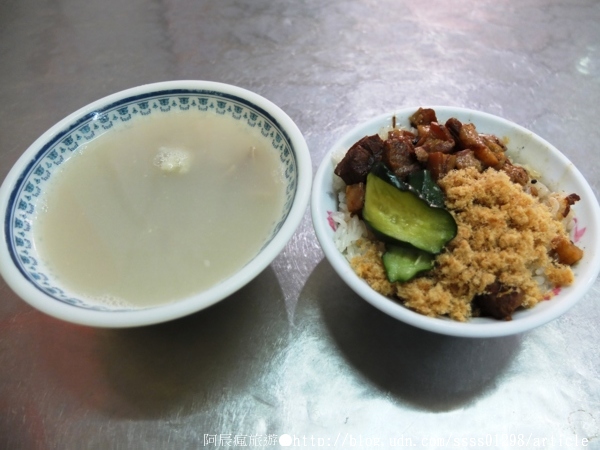 落成米糕店:【美食特搜。台南中西區】落成米糕店。米糕 四神豬腸湯 令饕客想念的府城小吃古早味