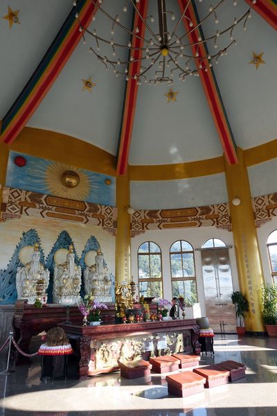 無極天元宮:(胖樺遊記) 賞櫻必來「淡水無極天元宮」。浪漫花海繽紛燦爛美不盛收