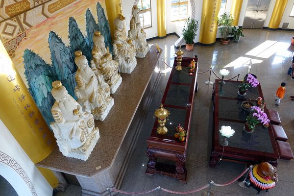 無極天元宮:(胖樺遊記) 賞櫻必來「淡水無極天元宮」。浪漫花海繽紛燦爛美不盛收