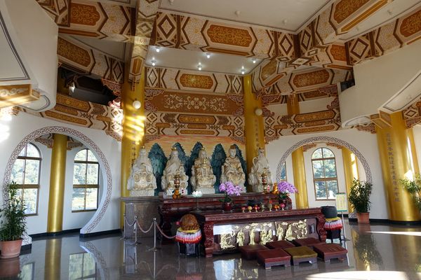 無極天元宮:(胖樺遊記) 賞櫻必來「淡水無極天元宮」。浪漫花海繽紛燦爛美不盛收