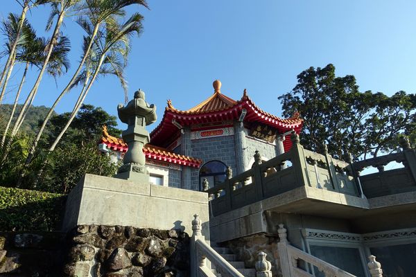 無極天元宮:(胖樺遊記) 賞櫻必來「淡水無極天元宮」。浪漫花海繽紛燦爛美不盛收