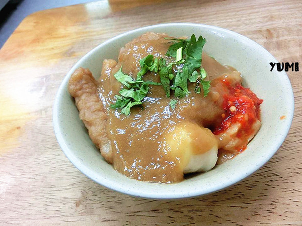 台北傳統小吃/台北甜不辣:【台中食記】林森路上隱藏的台北美食!台北甜不辣/台北花枝肉羹/九份芋圓@台北傳統小吃