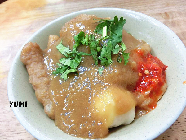 台北傳統小吃/台北甜不辣:【台中食記】林森路上隱藏的台北美食!台北甜不辣/台北花枝肉羹/九份芋圓@台北傳統小吃