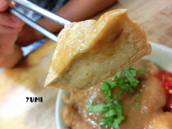 台北傳統小吃/台北甜不辣:【台中食記】林森路上隱藏的台北美食!台北甜不辣/台北花枝肉羹/九份芋圓@台北傳統小吃