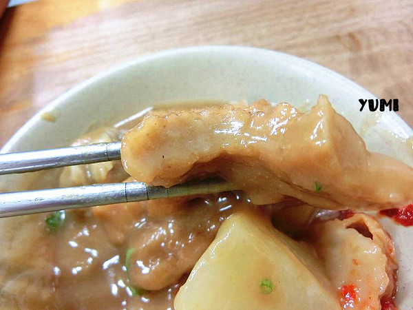 台北傳統小吃/台北甜不辣:【台中食記】林森路上隱藏的台北美食!台北甜不辣/台北花枝肉羹/九份芋圓@台北傳統小吃