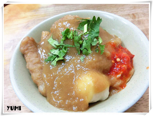 台北傳統小吃/台北甜不辣:【台中食記】林森路上隱藏的台北美食!台北甜不辣/台北花枝肉羹/九份芋圓@台北傳統小吃