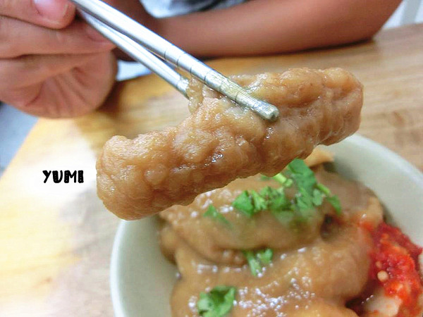 台北傳統小吃/台北甜不辣:【台中食記】林森路上隱藏的台北美食!台北甜不辣/台北花枝肉羹/九份芋圓@台北傳統小吃