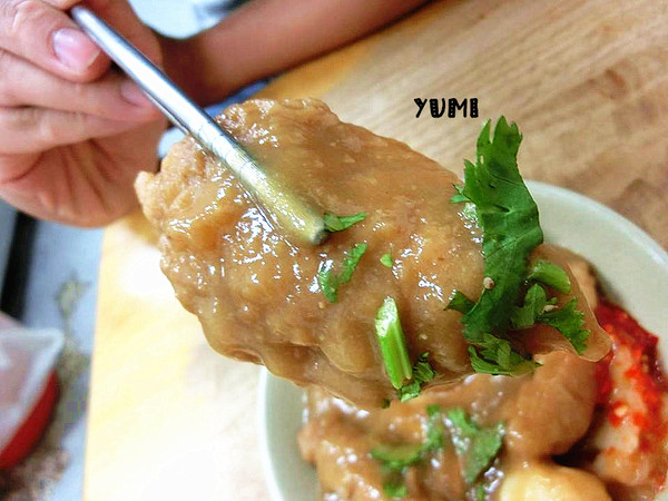 台北傳統小吃/台北甜不辣:【台中食記】林森路上隱藏的台北美食!台北甜不辣/台北花枝肉羹/九份芋圓@台北傳統小吃