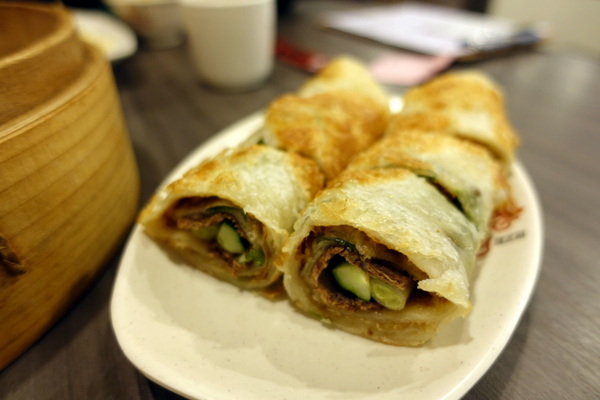 犁園湯包館(永和店)：(胖樺食記) 新北永和推薦美食「犁園湯包館永貞店」，南瓜芝麻包好看又好吃/捷運頂溪站/捷運南京復興