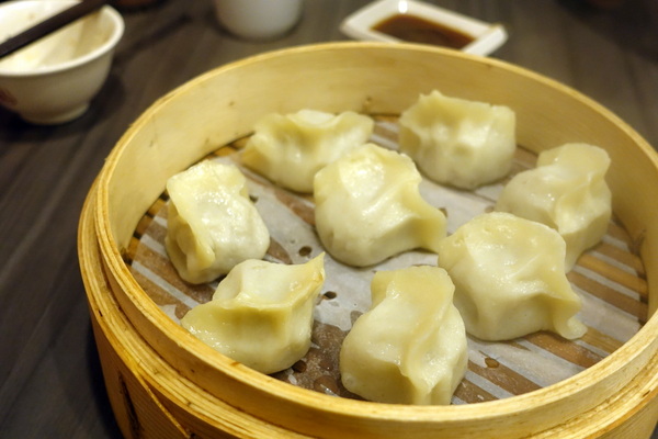 犁園湯包館(永和店)：(胖樺食記) 新北永和推薦美食「犁園湯包館永貞店」，南瓜芝麻包好看又好吃/捷運頂溪站/捷運南京復興