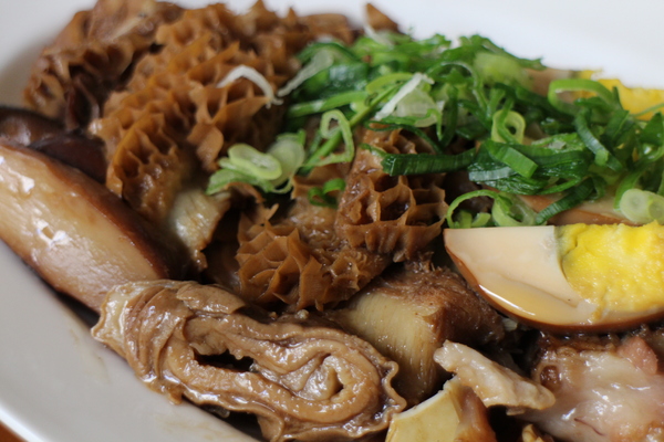 貳壹村精緻麵點：【愛玩客】介紹藝人孫鵬開的店「貳壹村精緻麵點」新竹牛肉麵/近世博