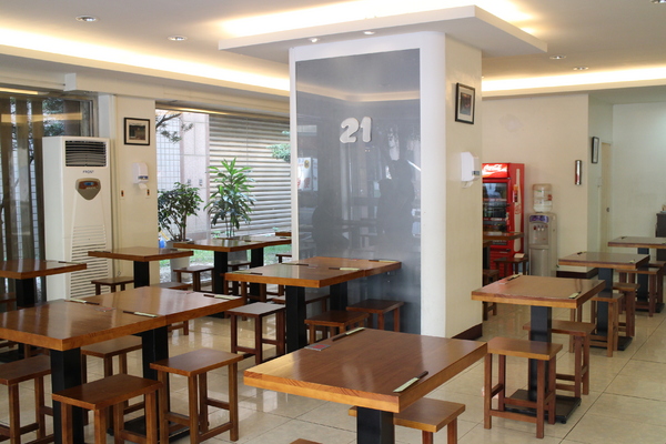 貳壹村精緻麵點：【愛玩客】介紹藝人孫鵬開的店「貳壹村精緻麵點」新竹牛肉麵/近世博