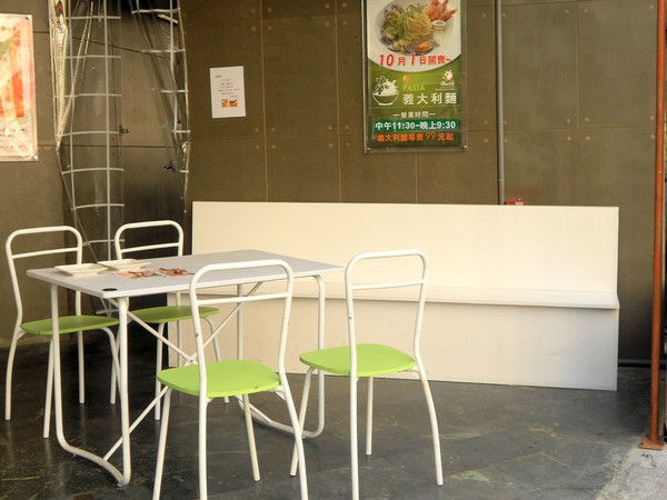 燒肉咬蛋(辛亥店)：燒肉咬蛋，ㄛ伊西~