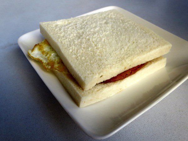 燒肉咬蛋(辛亥店)：燒肉咬蛋，ㄛ伊西~