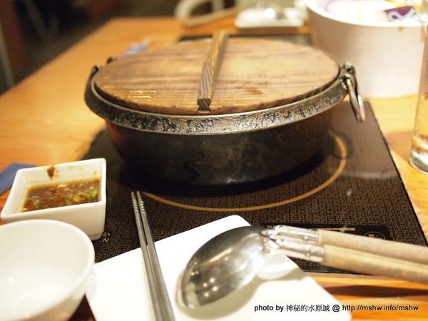 八錢鍋物：【食記】輕井澤旗下~滿足你對不同火鍋種類的需求 @ 台中南屯-八錢鍋物料理