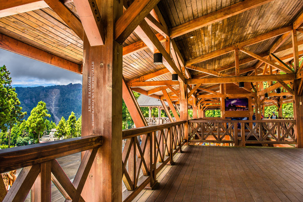 阿里山沼平車站姊妹潭:阿里山國家風景區→阿里山百年郵局.搭乘阿里山森林鐵路(沼平車站)至遊客稀少的檜木群環潭步道「姊妹潭」森呼吸│ 阿里山綠色鐵道之旅!