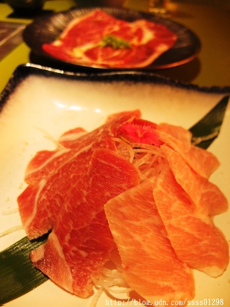 原燒優質原味燒肉(高雄中山店)：【愛評口碑券】原燒優質原味燒肉-高雄中山店。黑鑽雙享套餐新品嚐鮮 獨創三八烤法 美國安格斯牛套餐好夢幻