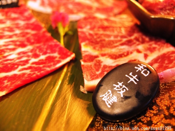 原燒優質原味燒肉(高雄中山店)：【愛評口碑券】原燒優質原味燒肉-高雄中山店。黑鑽雙享套餐新品嚐鮮 獨創三八烤法 美國安格斯牛套餐好夢幻