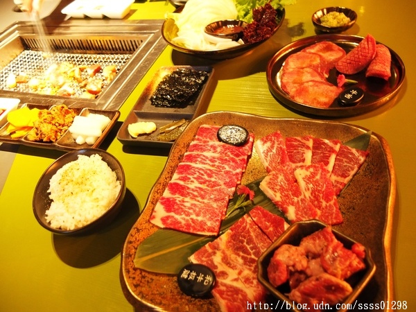 原燒優質原味燒肉(高雄中山店)：【愛評口碑券】原燒優質原味燒肉-高雄中山店。黑鑽雙享套餐新品嚐鮮 獨創三八烤法 美國安格斯牛套餐好夢幻