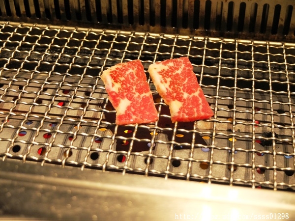 原燒優質原味燒肉(高雄中山店)：【愛評口碑券】原燒優質原味燒肉-高雄中山店。黑鑽雙享套餐新品嚐鮮 獨創三八烤法 美國安格斯牛套餐好夢幻