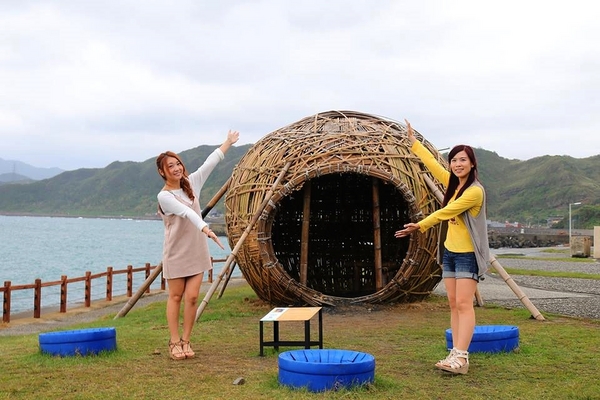 基隆八斗子潮境公園:【基隆旅遊】潮境公園旁的環保復育公園~出現哈利波特魔法學院巨大飛天掃帚,IG新熱門打卡景點GOGO