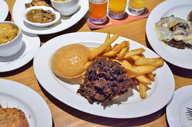 台北信義區Texas Roadhouse微風松高:德州鮮切牛排&烤棉花糖地瓜,美式聚餐餐廳,捷運市政府站美食