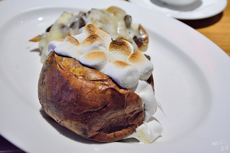 台北信義區Texas Roadhouse微風松高:德州鮮切牛排&烤棉花糖地瓜,美式聚餐餐廳,捷運市政府站美食