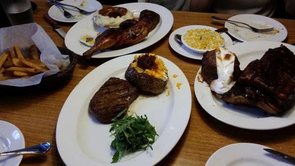 Texas Roadhouse 德州鮮切牛排:(胖樺食記)Texas Roadhouse德州鮮切牛排吃大口吃肉大口喝酒體驗美式風情