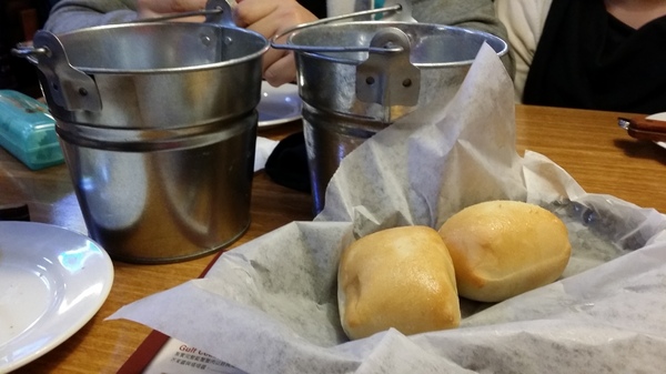 Texas Roadhouse 德州鮮切牛排:(胖樺食記)Texas Roadhouse德州鮮切牛排吃大口吃肉大口喝酒體驗美式風情