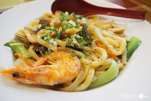 生魚片握壽司：【台北萬華美食】無名生魚片握壽司日本料理‧近青年公園與萬華親子館