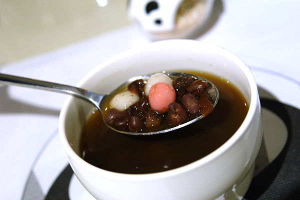 噠咘牛鮮切炭烤牛排:噠咘牛鮮切炭烤牛排--體驗年輕人的美式碳烤牛排--粗獷又豪邁比臉還大的頂級肋眼