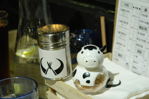 噠咘牛鮮切炭烤牛排:噠咘牛鮮切炭烤牛排--體驗年輕人的美式碳烤牛排--粗獷又豪邁比臉還大的頂級肋眼