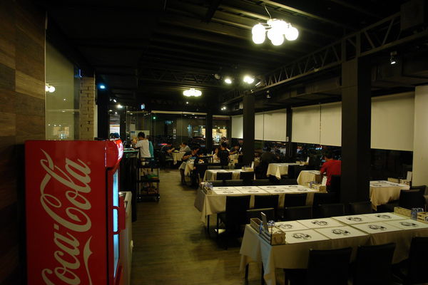 噠咘牛鮮切炭烤牛排:噠咘牛鮮切炭烤牛排--體驗年輕人的美式碳烤牛排--粗獷又豪邁比臉還大的頂級肋眼