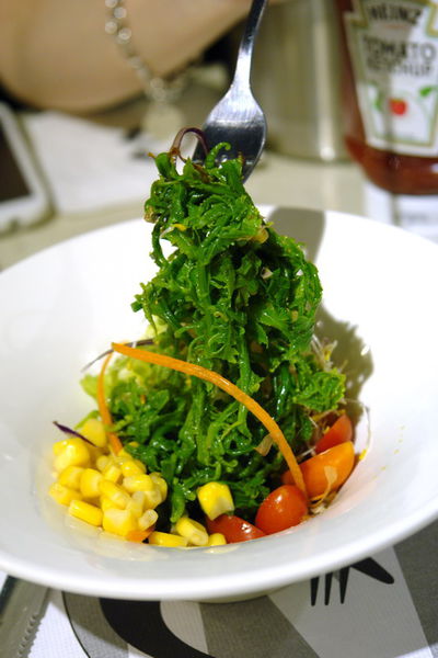 噠咘牛鮮切炭烤牛排:噠咘牛鮮切炭烤牛排--體驗年輕人的美式碳烤牛排--粗獷又豪邁比臉還大的頂級肋眼