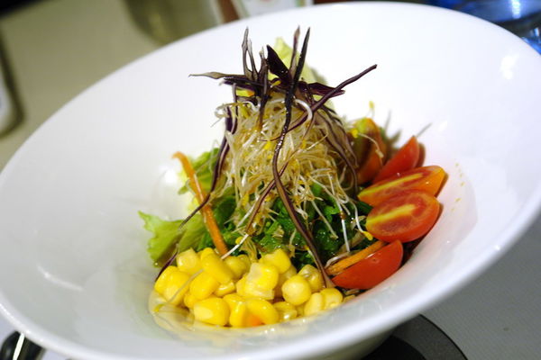 噠咘牛鮮切炭烤牛排:噠咘牛鮮切炭烤牛排--體驗年輕人的美式碳烤牛排--粗獷又豪邁比臉還大的頂級肋眼