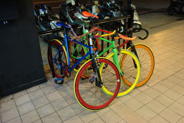 噠咘牛鮮切炭烤牛排:噠咘牛鮮切炭烤牛排--體驗年輕人的美式碳烤牛排--粗獷又豪邁比臉還大的頂級肋眼