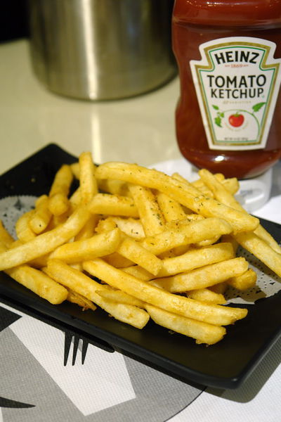 噠咘牛鮮切炭烤牛排:噠咘牛鮮切炭烤牛排--體驗年輕人的美式碳烤牛排--粗獷又豪邁比臉還大的頂級肋眼