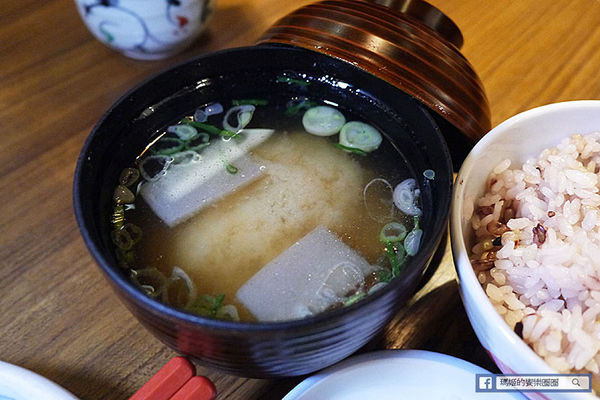 伊勢路勝勢日式豬排：◆台北信義。捷運市政府站【伊勢路勝勢日式豬排微風松高店】夏季限定新品強勢登場。炙燒肋眼牛排。伊勢牡蠣腰內豬排