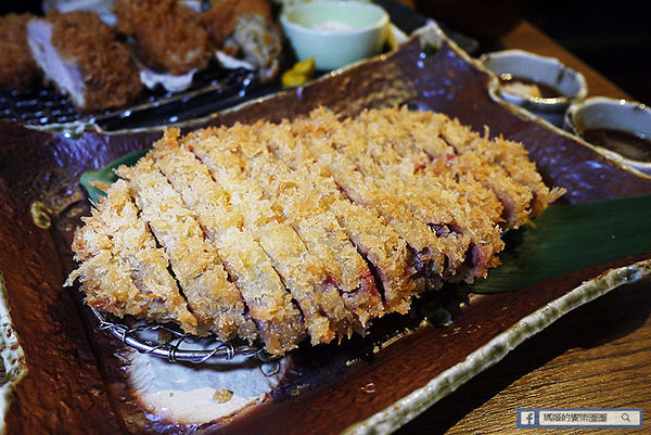 伊勢路勝勢日式豬排：◆台北信義。捷運市政府站【伊勢路勝勢日式豬排微風松高店】夏季限定新品強勢登場。炙燒肋眼牛排。伊勢牡蠣腰內豬排