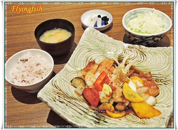 伊勢路勝勢日式豬排：✜ 服務好、餐點優,讓人失心瘋回訪滴超人氣日系豬排排隊名店-「伊勢路日式勝勢豬排」(*￣︶￣*)