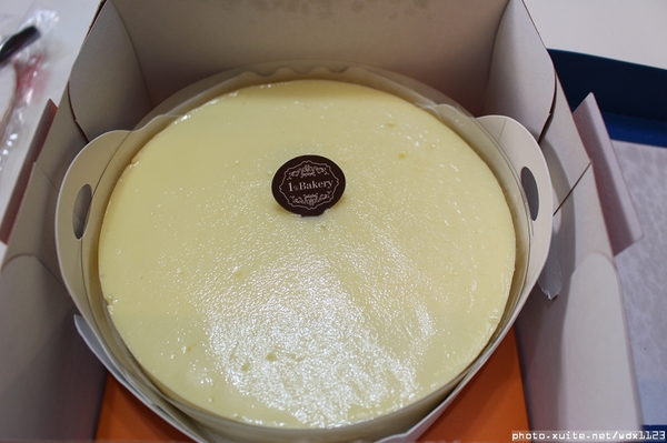 1%Bakery：1％Bakery✪每一種都能試吃，最❤經典重乳酪蛋糕~103.10.24