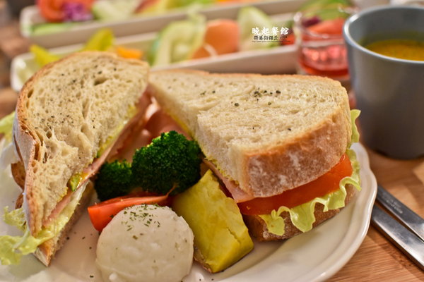 晚起餐館:台南 中西區.藏身巷內 溫暖手做料理早午餐 晚起餐館