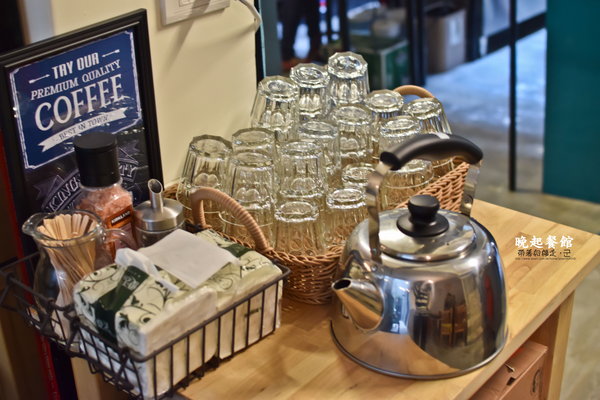 晚起餐館:台南 中西區.藏身巷內 溫暖手做料理早午餐 晚起餐館