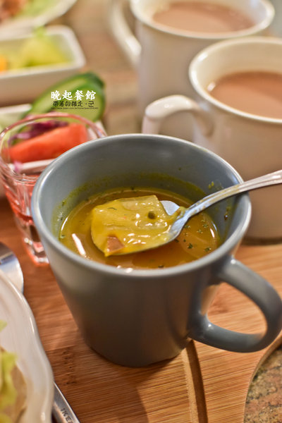 晚起餐館:台南 中西區.藏身巷內 溫暖手做料理早午餐 晚起餐館