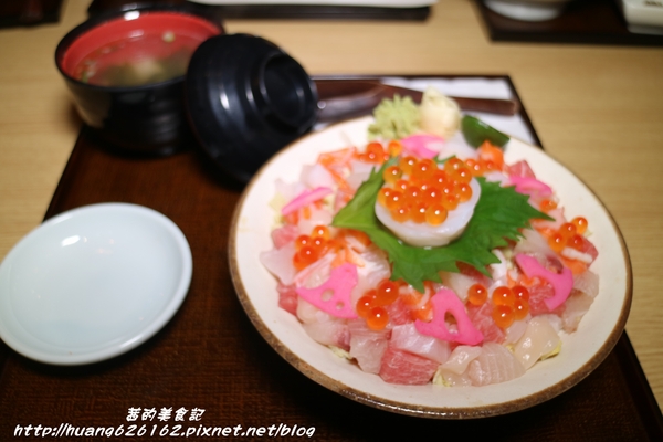 和歌壽司：【台北中正區】特色海鮮平價日式料理『和歌壽司』日式特色丼飯/烏龍麵/燒肉丼/握壽司/台大醫院站/海鮮蓋飯