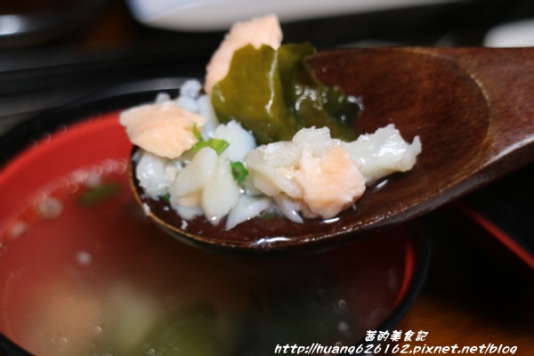 和歌壽司：【台北中正區】特色海鮮平價日式料理『和歌壽司』日式特色丼飯/烏龍麵/燒肉丼/握壽司/台大醫院站/海鮮蓋飯