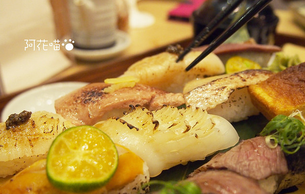 和歌壽司：【西門】澎派系丼飯定食『和歌壽司』，超特色生魚片丼飯、比目魚鰭邊肉、骰子牛排丼