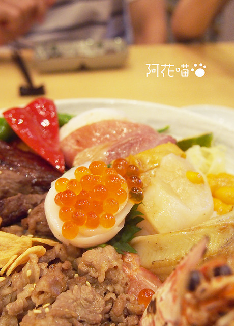 和歌壽司：【西門】澎派系丼飯定食『和歌壽司』，超特色生魚片丼飯、比目魚鰭邊肉、骰子牛排丼