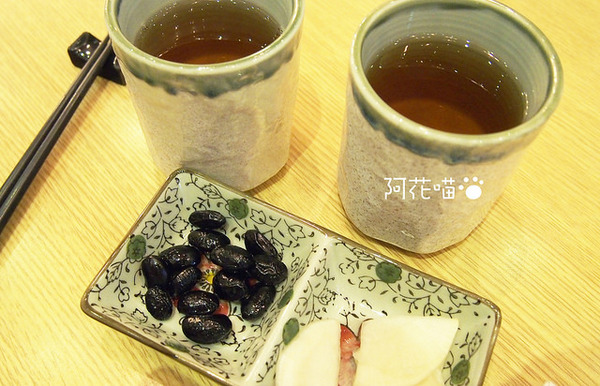 和歌壽司：【西門】澎派系丼飯定食『和歌壽司』，超特色生魚片丼飯、比目魚鰭邊肉、骰子牛排丼