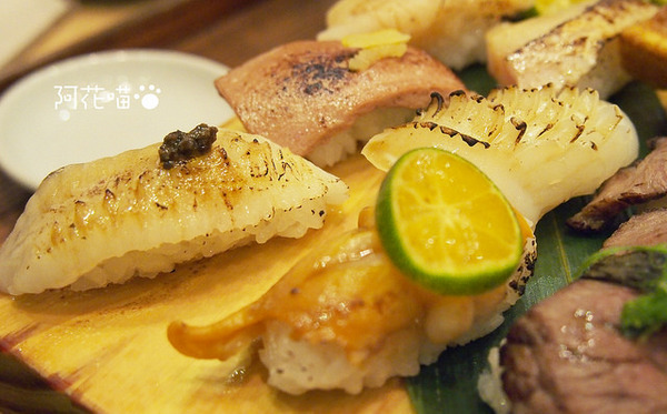 和歌壽司：【西門】澎派系丼飯定食『和歌壽司』，超特色生魚片丼飯、比目魚鰭邊肉、骰子牛排丼